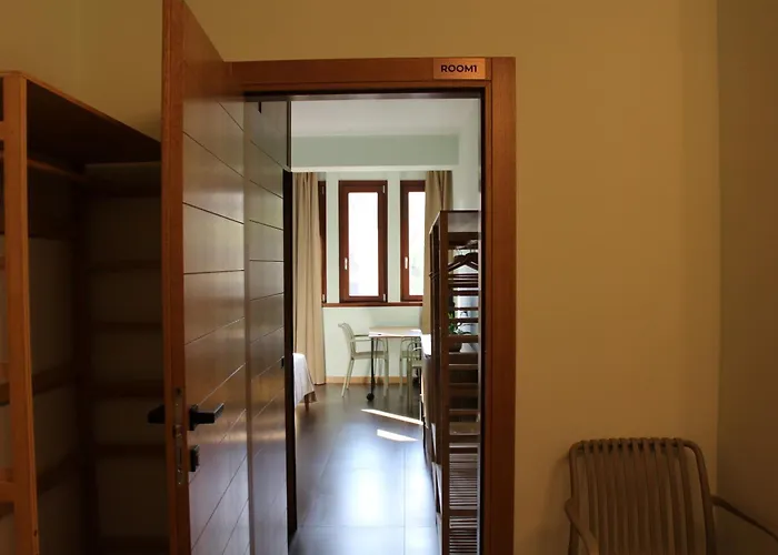 Center ゲストハウス 3*